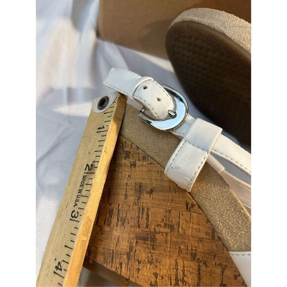 A2 Aerosoles Plush White wedges 9m (small mark) - Picture 11 of 11